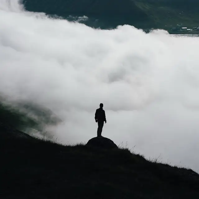 Miguel sobre las nubes